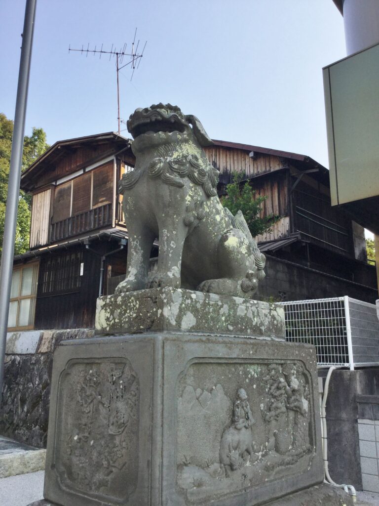 山口県萩地区の石工による萩狛犬
