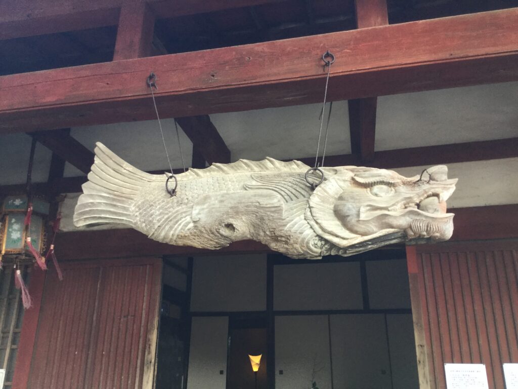 方丈の間の入口にある鱖魚（けつぎょ）